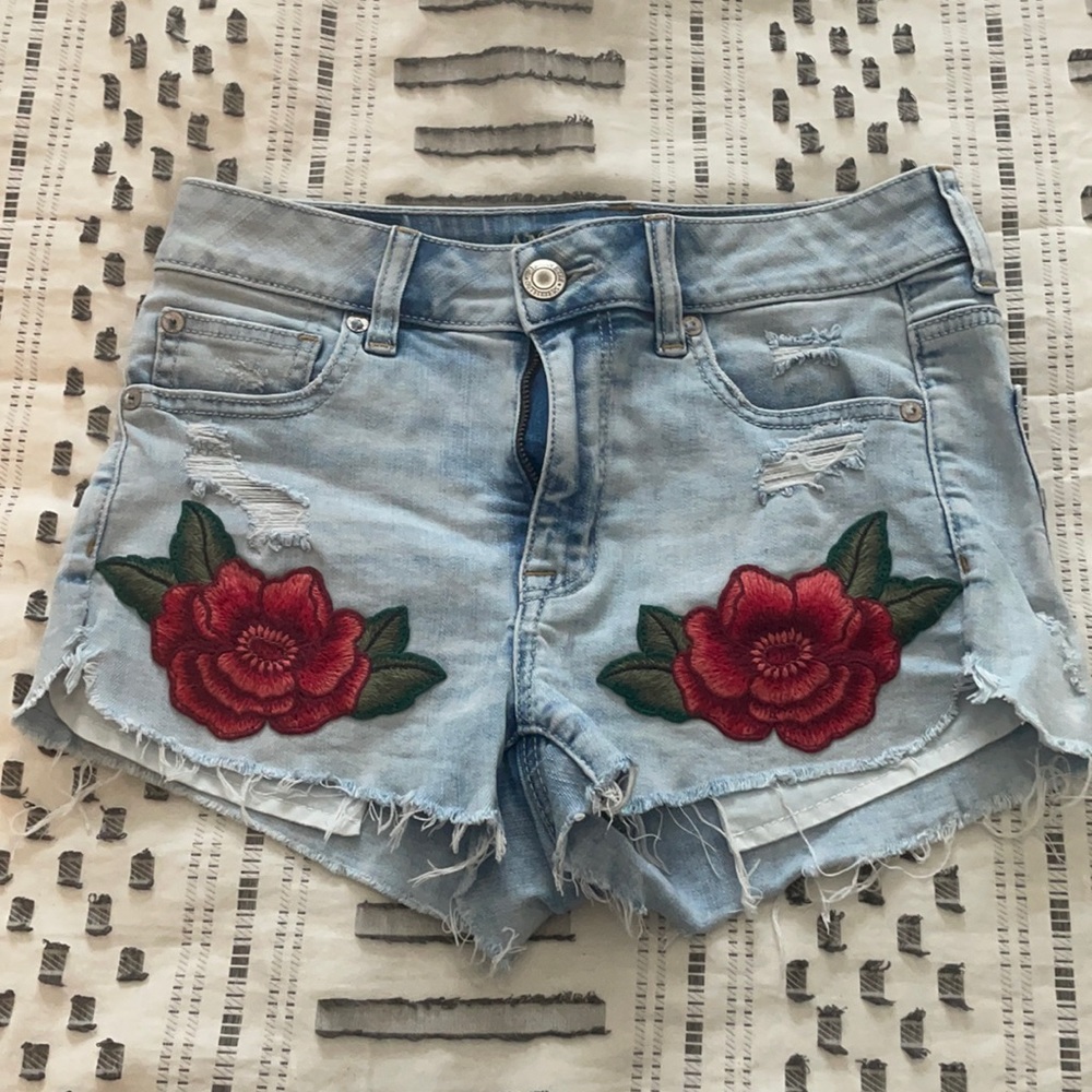 rose stitching american eagle jean shorts, size 4
